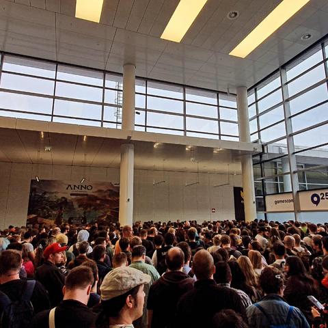 Tons of people inside Gamescom